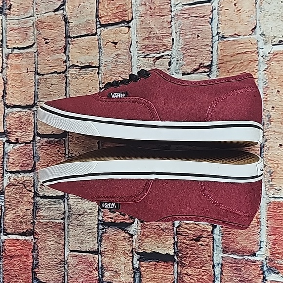 VANS CLASSIC LOWTOP SHOES, WOMANS SIZE 6 GUC - Picture 6 of 11